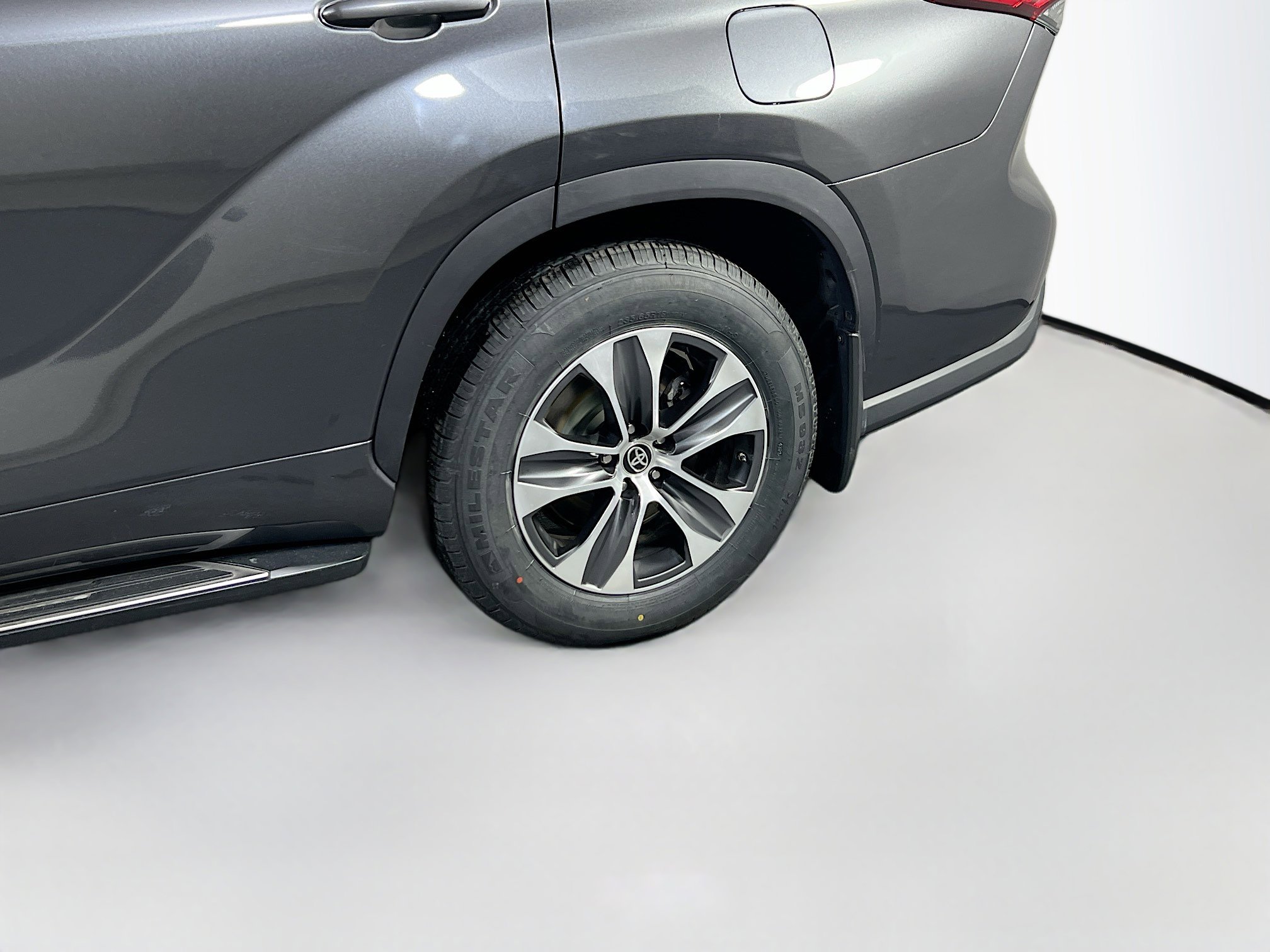 Used 2020 Toyota Highlander XLE image 31