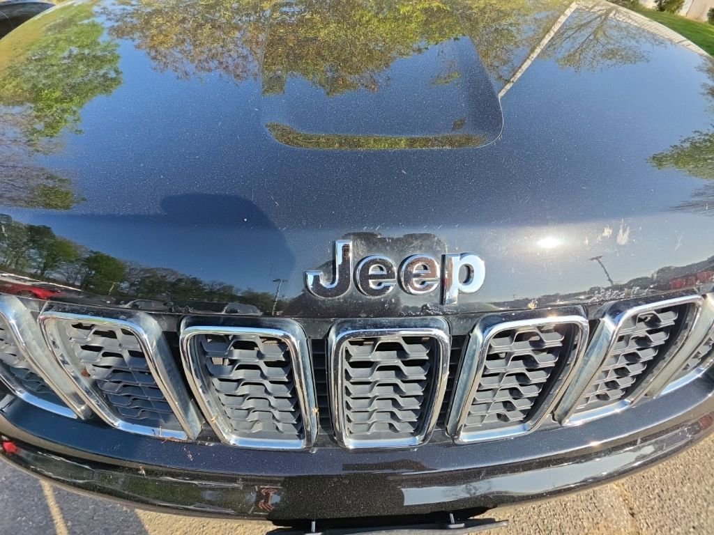 Used 2018 Jeep Grand Cherokee Limited AWD/4WD image 6