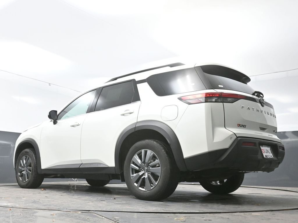 Used 2024 Nissan Pathfinder SV image 54