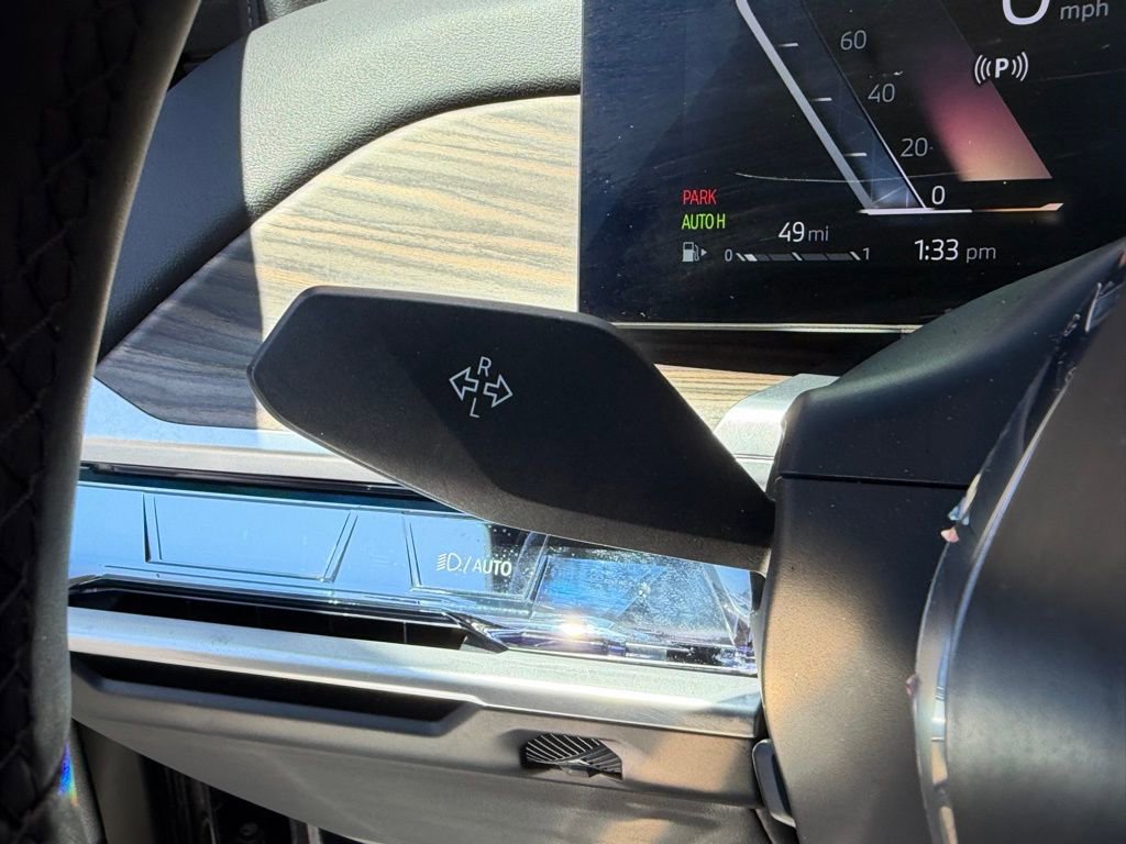 Used 2023 BMW 740i w/ Parking Assistance Package RWD image 17