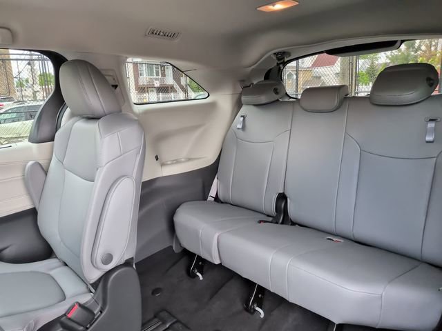 Certified 2023 Toyota Sienna XLE FWD image 12