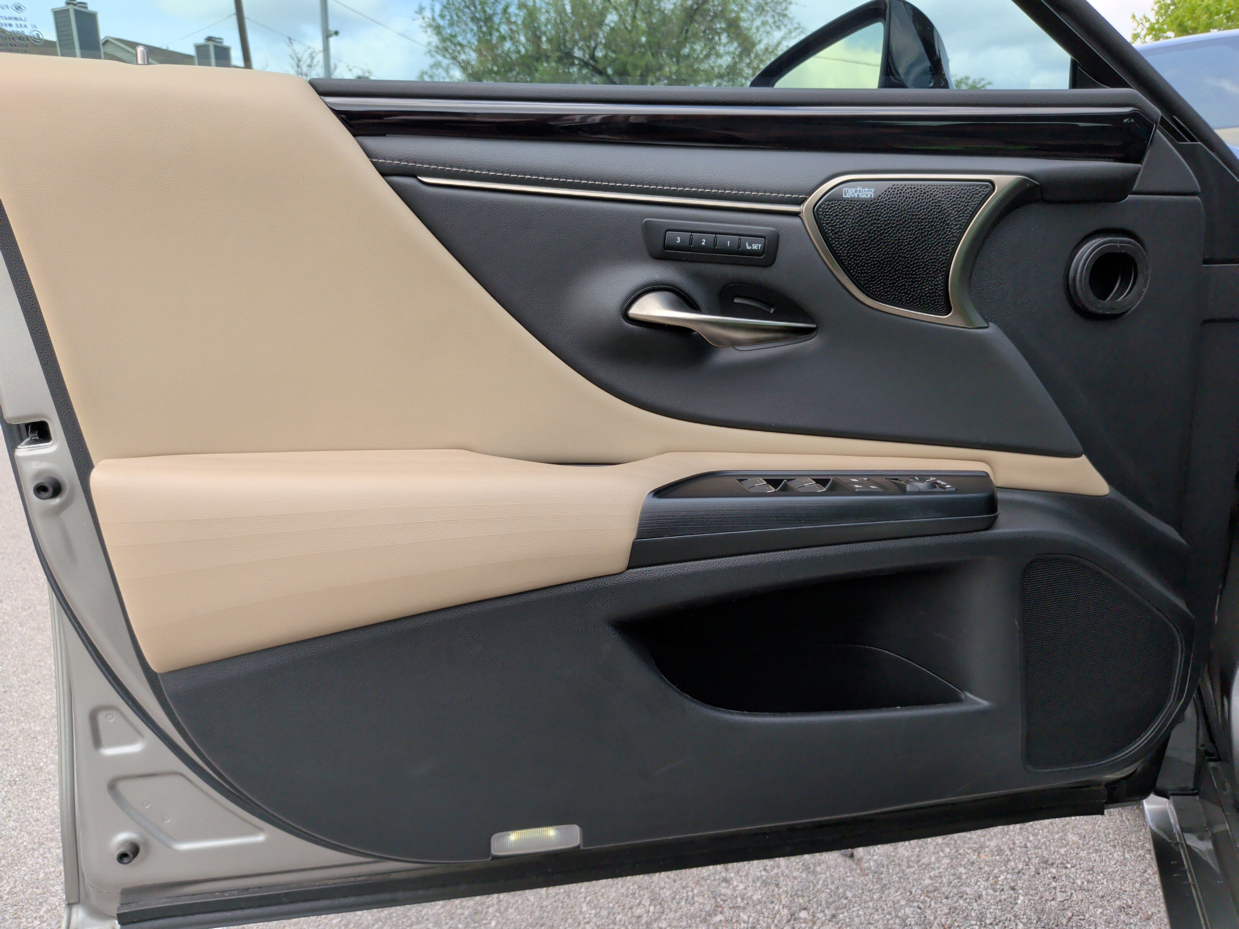 Used 2021 Lexus ES 350 Ultra Luxury w/ Accessory Package 2 image 27