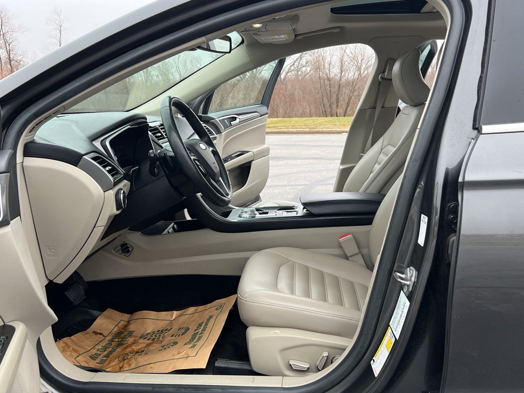 Used 2019 Ford Fusion SEL image 13