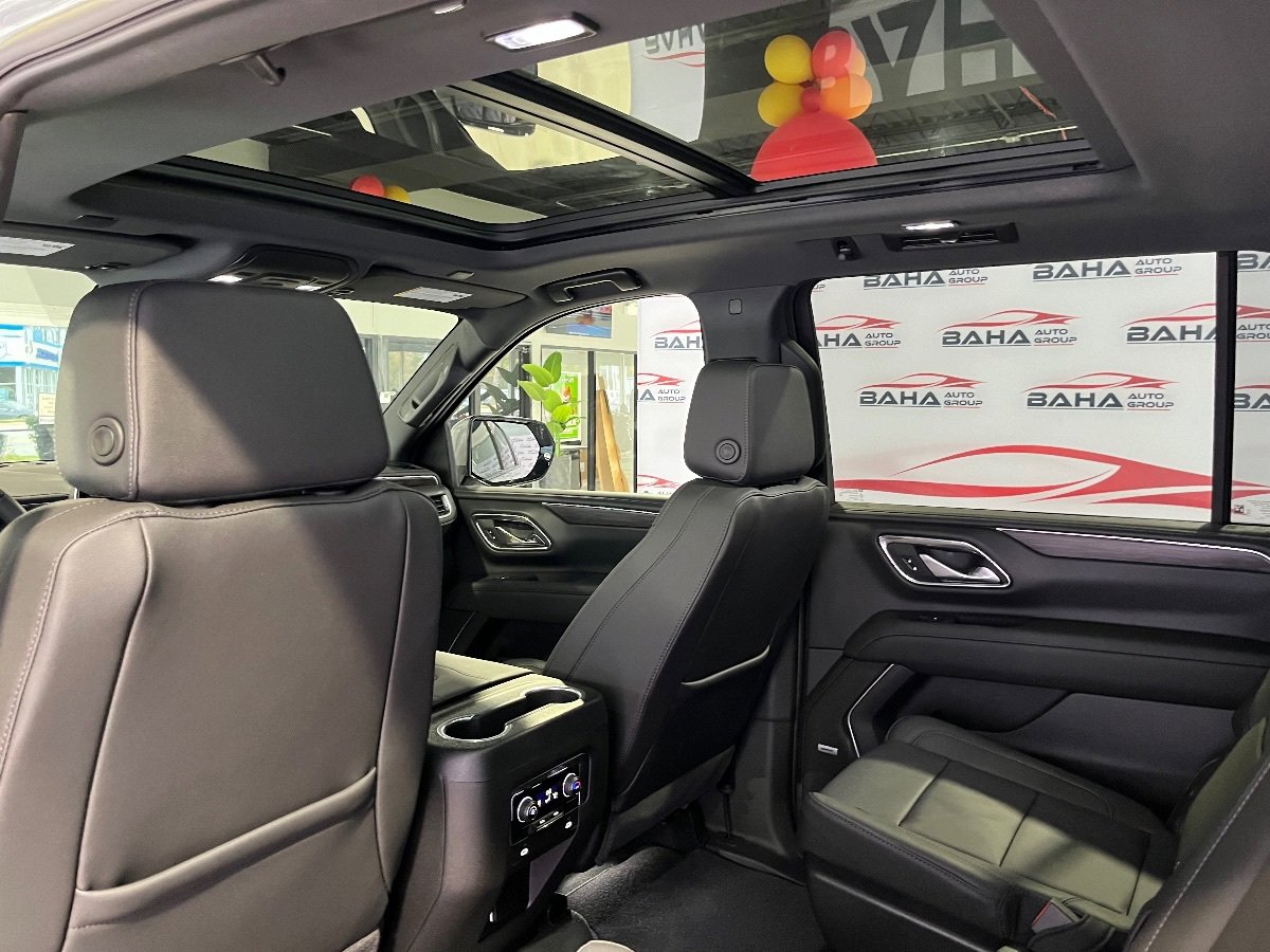 Used 2024 Chevrolet Suburban Z71 image 32