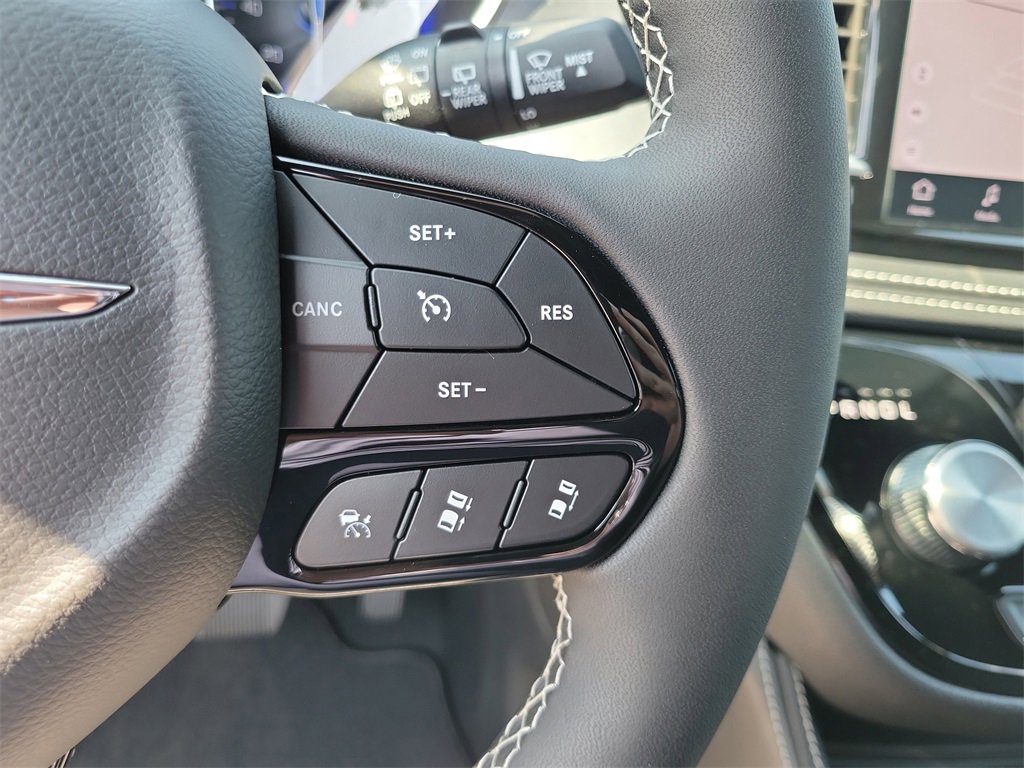 New 2026 Chrysler Pacifica Limited image 27