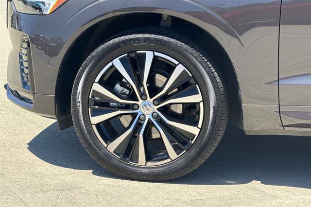 Certified 2025 Volvo XC60 B5 Plus AWD/4WD image 28