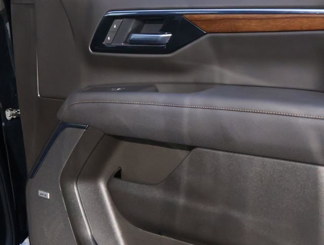 Used 2025 Chevrolet Suburban High Country image 19