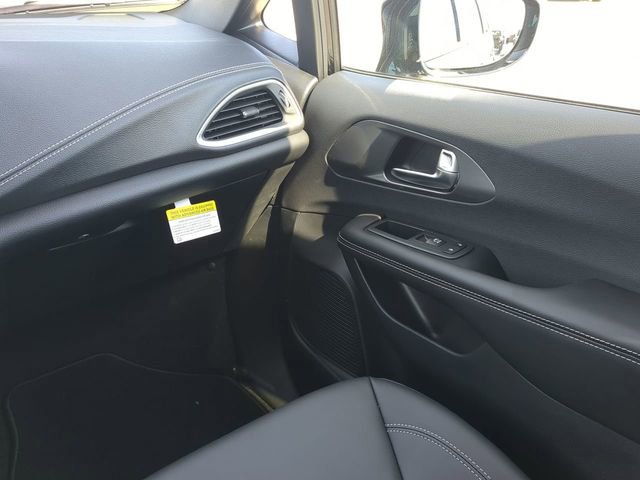 New 2026 Chrysler Pacifica Select w/ S Appearance Package image 21