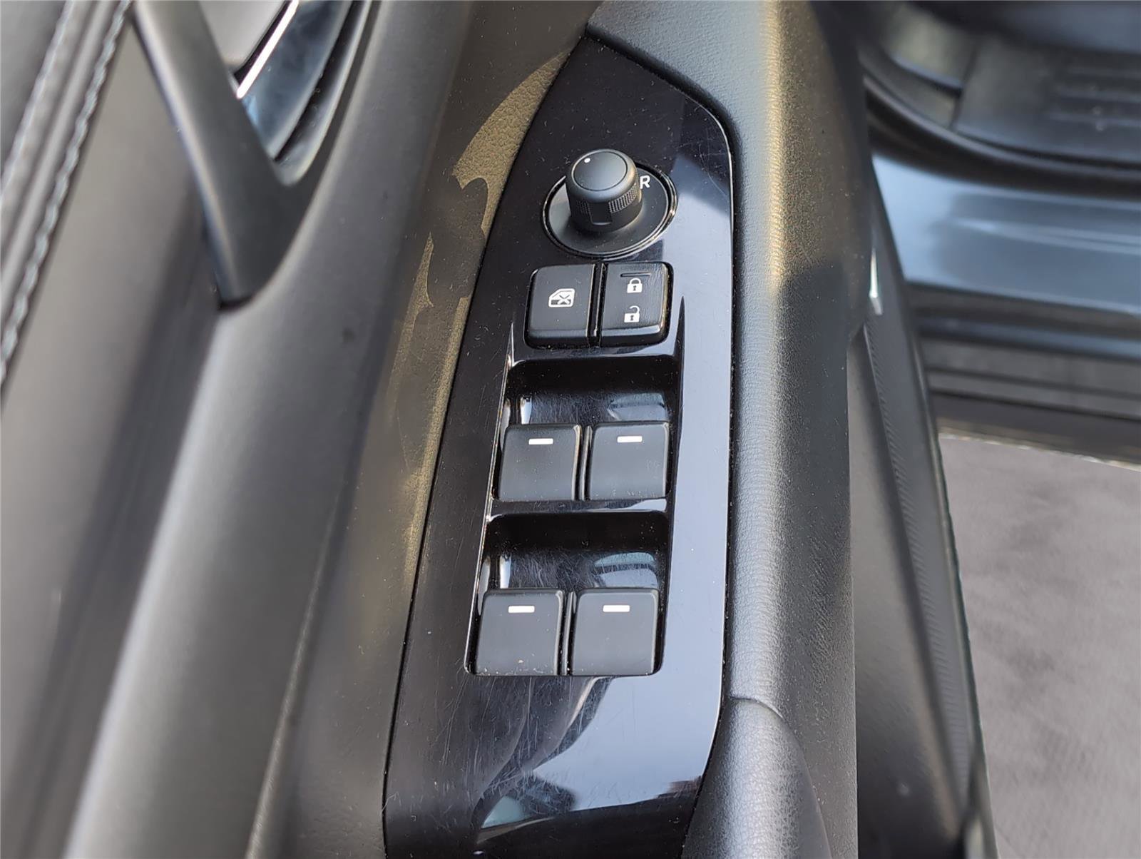 Used 2019 MAZDA CX-5 Touring image 16