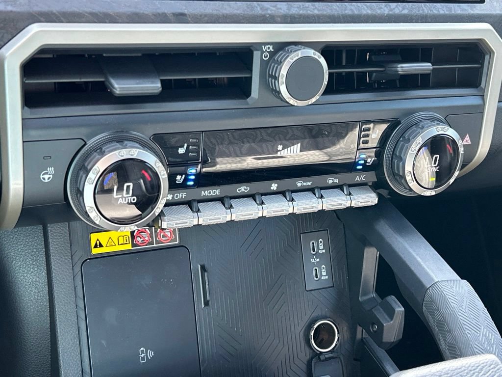 Used 2025 Toyota Tacoma Limited AWD/4WD image 32