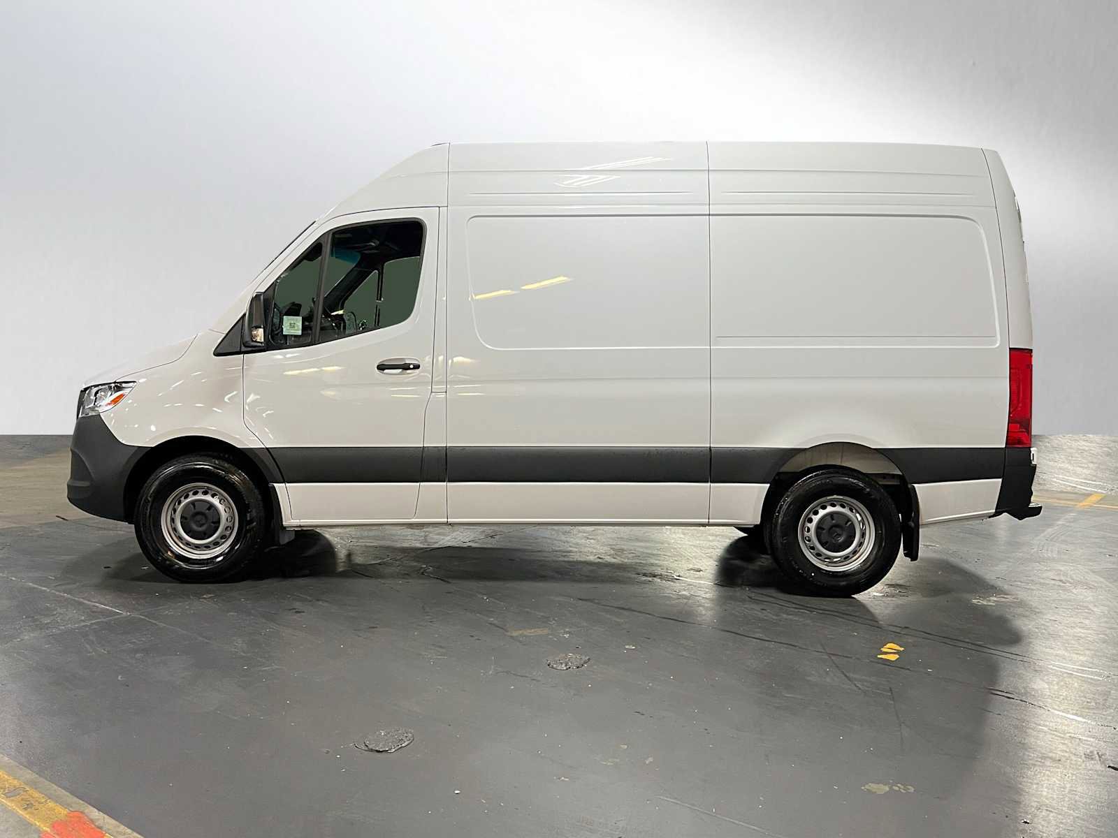 Used 2025 Mercedes-Benz Sprinter 2500 image 6