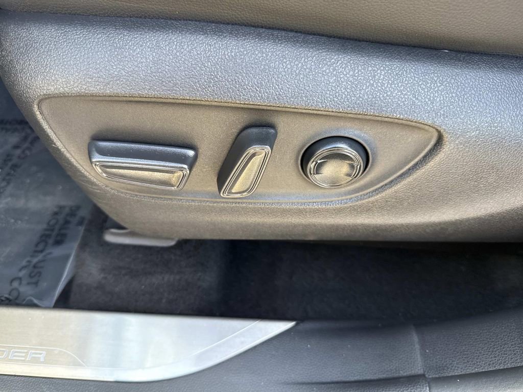 Used 2021 Toyota Highlander Platinum image 28