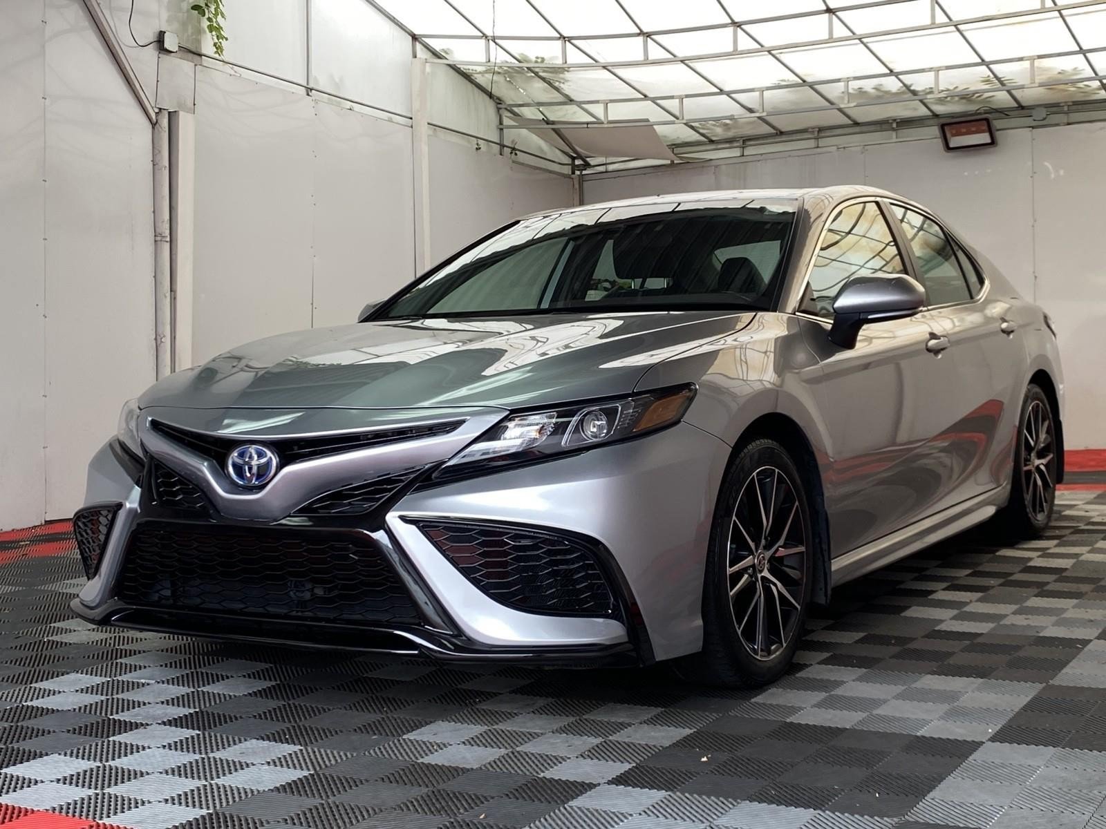 Used 2024 Toyota Camry SE w/ Cold Weather Package FWD image 3