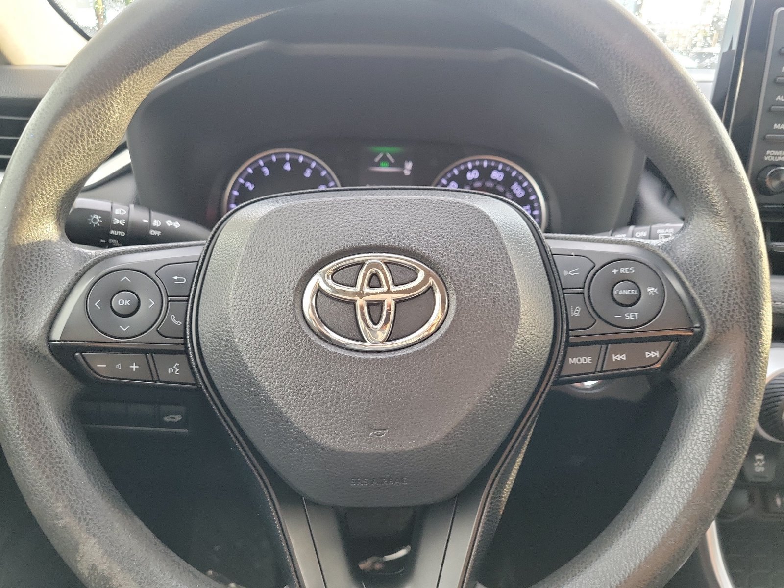 Used 2019 Toyota RAV4 XLE w/ Convenience Package FWD image 21