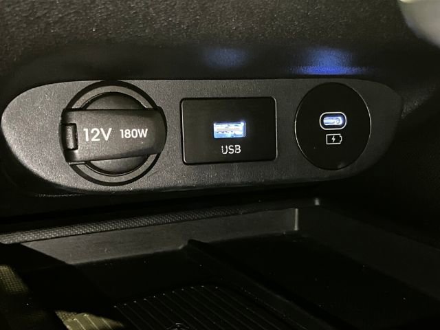 Used 2025 Hyundai Elantra Sport image 13