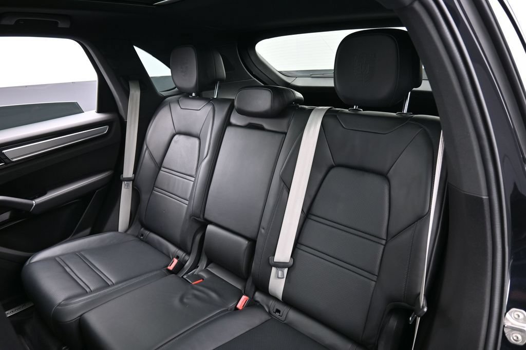 Certified 2022 Porsche Cayenne Platinum Edition AWD/4WD image 24