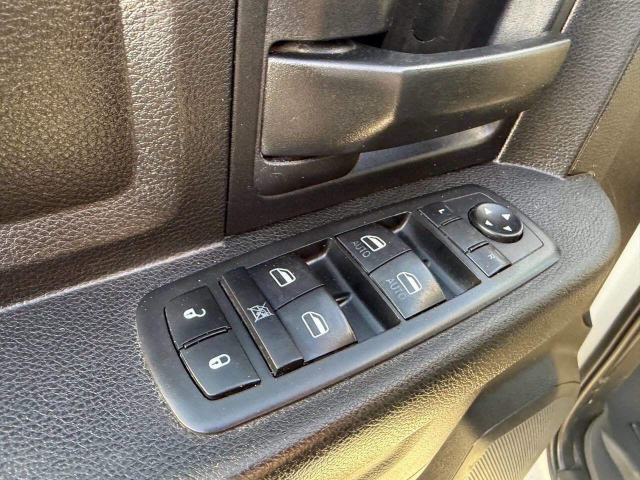 Used 2018 RAM 2500 Tradesman w/ Chrome Appearance Group image 18