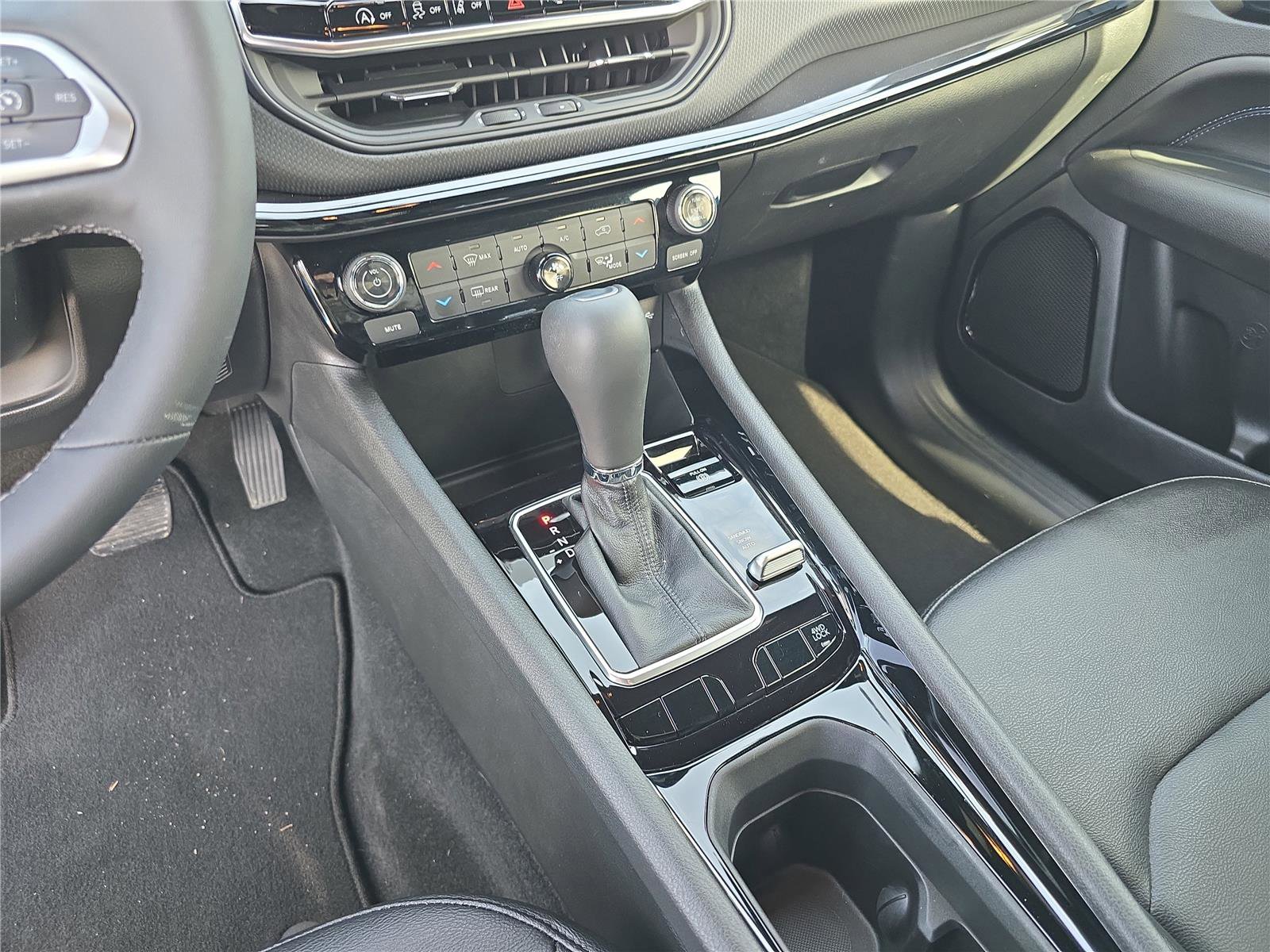 Used 2026 Jeep Compass Limited image 29