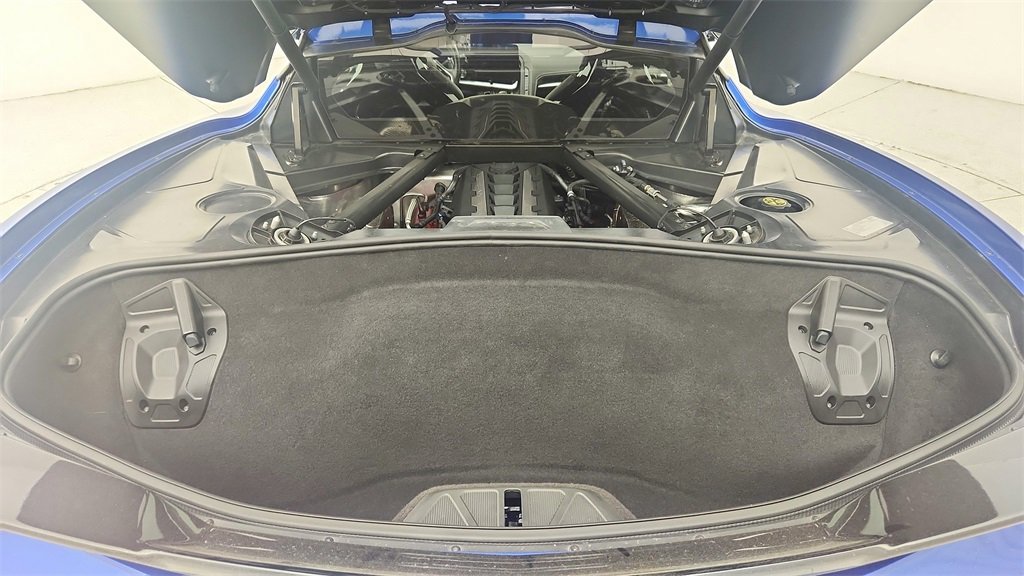 Used 2021 Chevrolet Corvette Stingray w/ Z51 Performance Package image 32