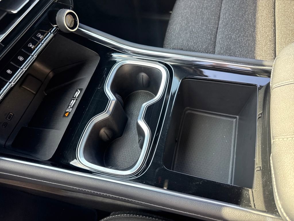 Used 2025 Chevrolet Traverse LT image 19