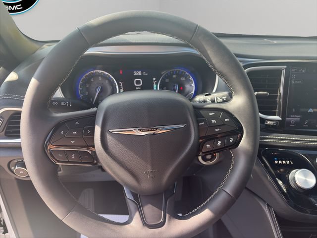 Used 2025 Chrysler Pacifica Limited FWD image 12