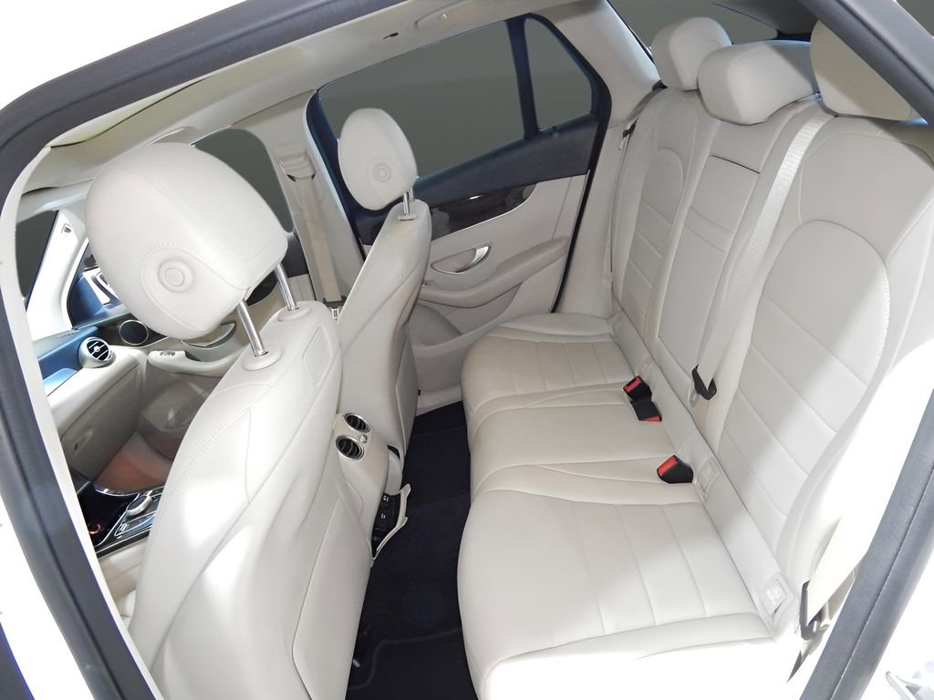 Used 2019 Mercedes-Benz GLC 300 4MATIC w/ Premium Package image 19