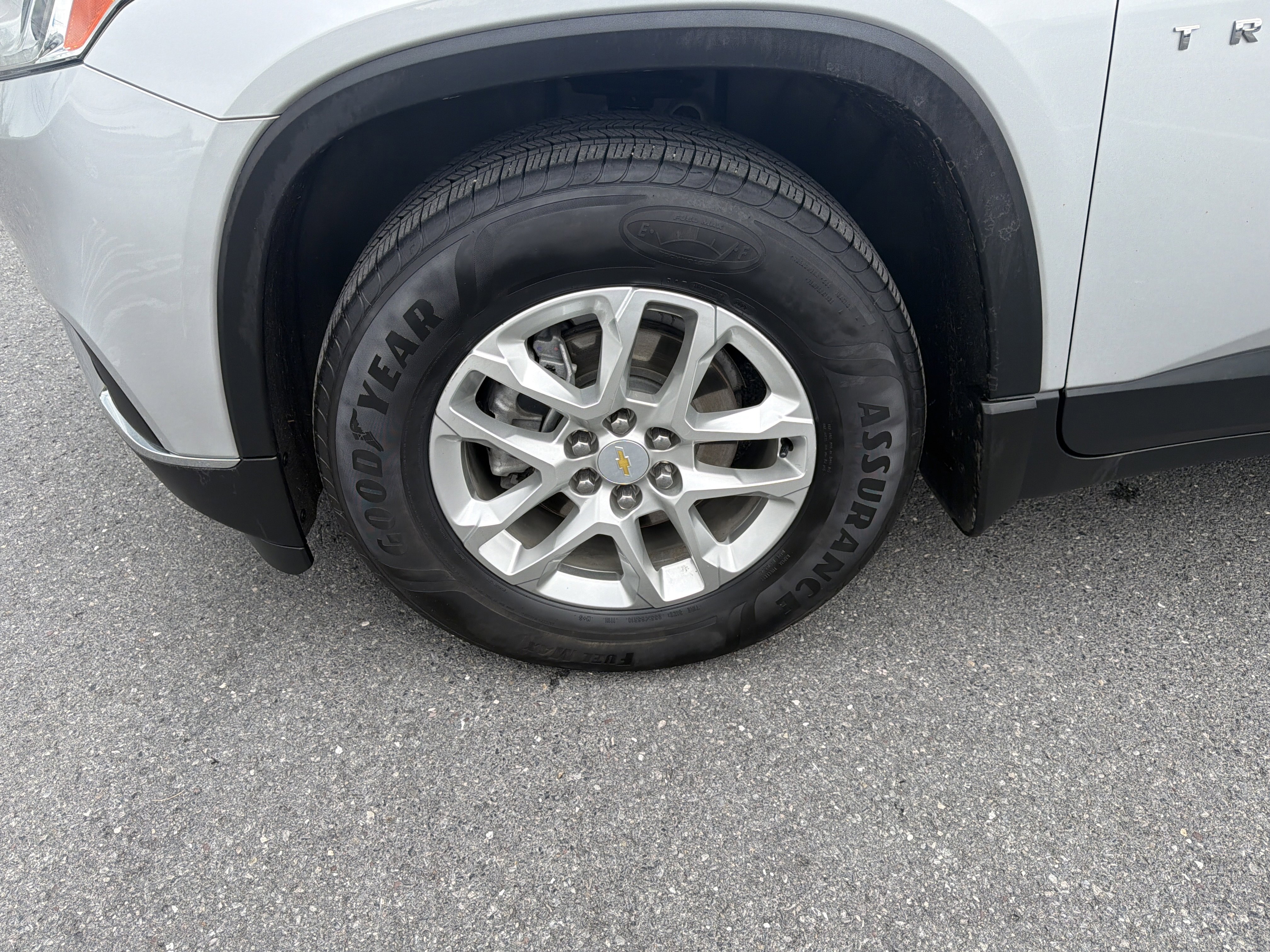 Used 2021 Chevrolet Traverse LT w/ LPO, Floor Liner Package AWD/4WD image 11