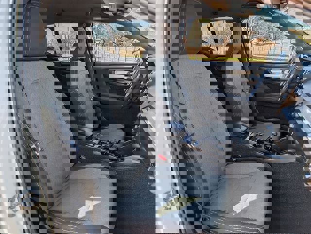 Used 2023 Volvo XC40 B5 Core image 23