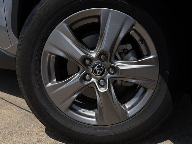 Certified 2025 Toyota RAV4 LE AWD/4WD image 9