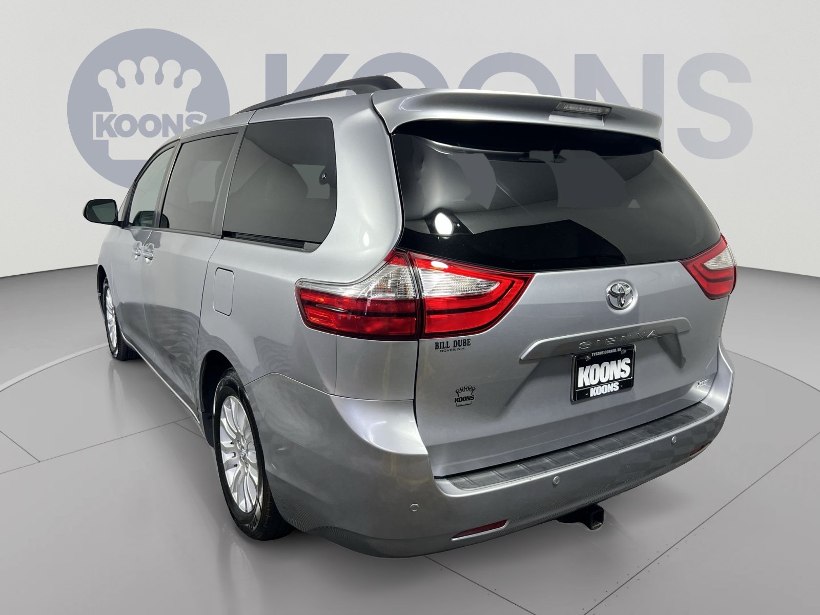 Used 2017 Toyota Sienna XLE w/ XLE Navigation Package FWD image 4