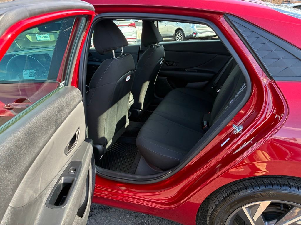 Used 2025 Hyundai Elantra Sport image 37