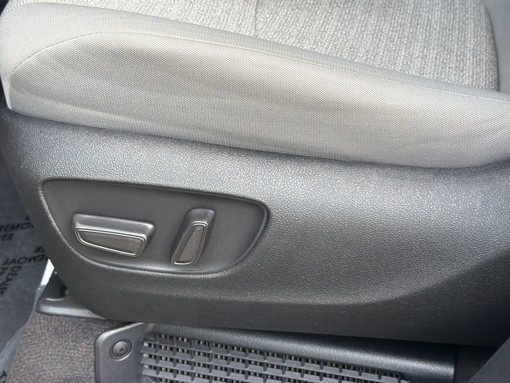 Used 2025 Toyota Sienna LE FWD image 21
