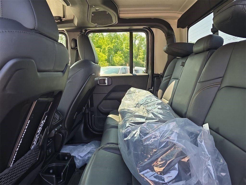 New 2025 Jeep Gladiator Sport image 24