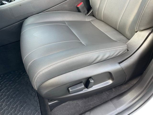 Used 2023 VinFast VF 8 Eco image 16