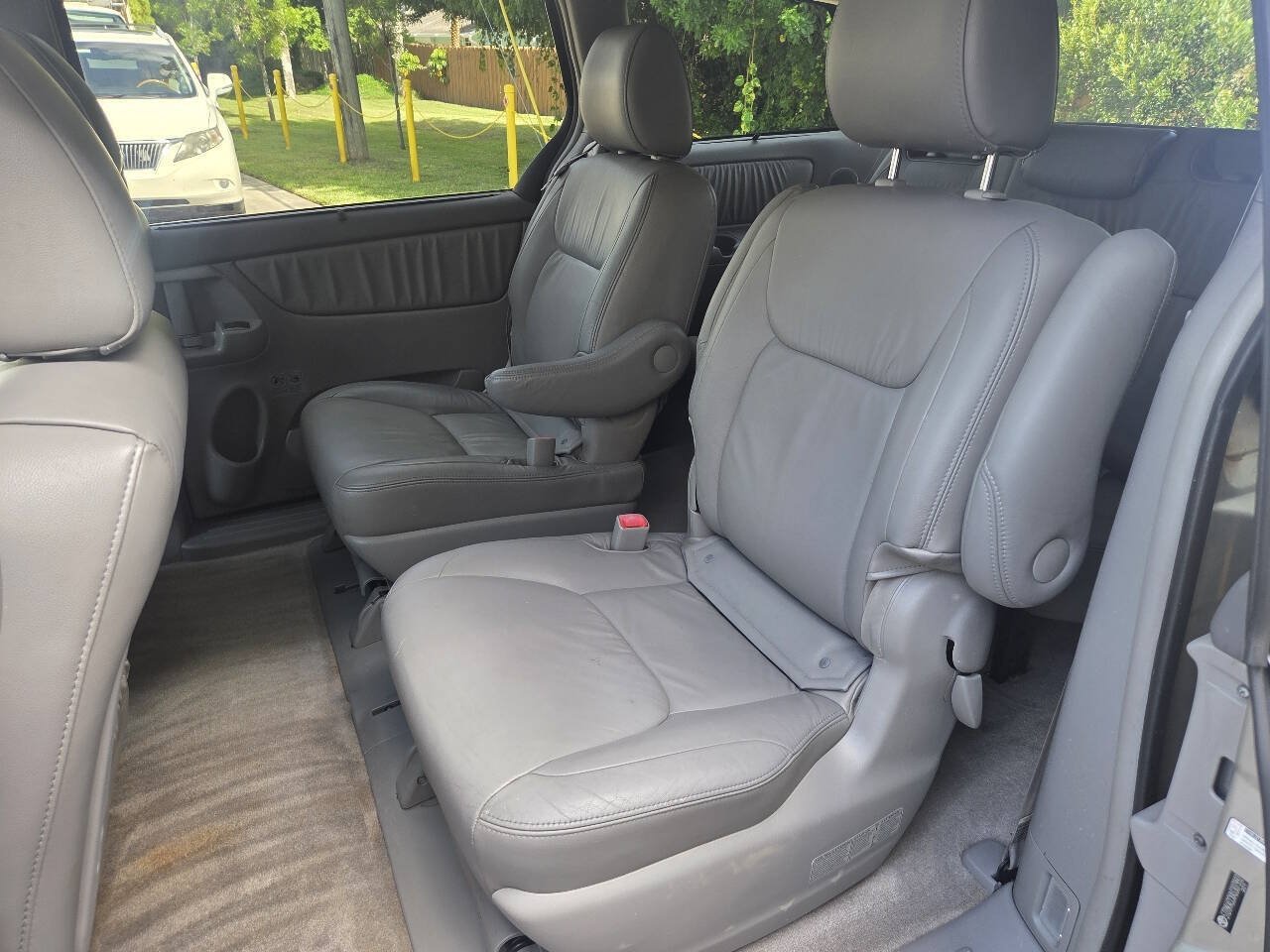 Used 2010 Toyota Sienna XLE Limited FWD image 13