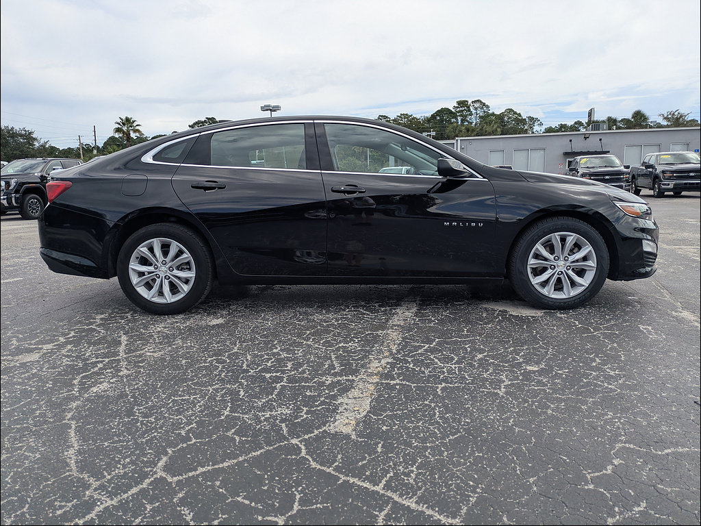 Used 2025 Chevrolet Malibu LT FWD image 4