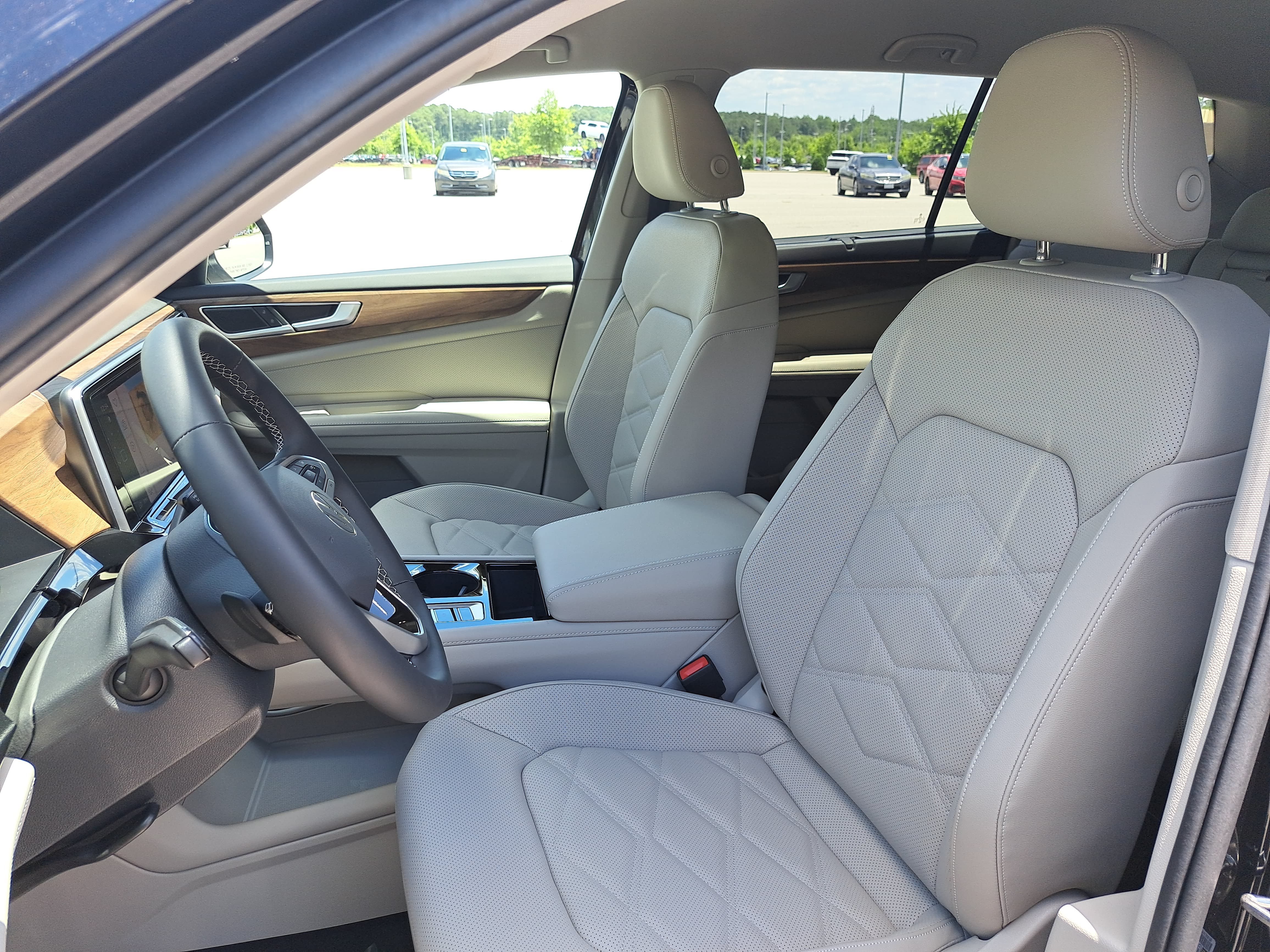 New 2026 Volkswagen Atlas SE FWD image 16