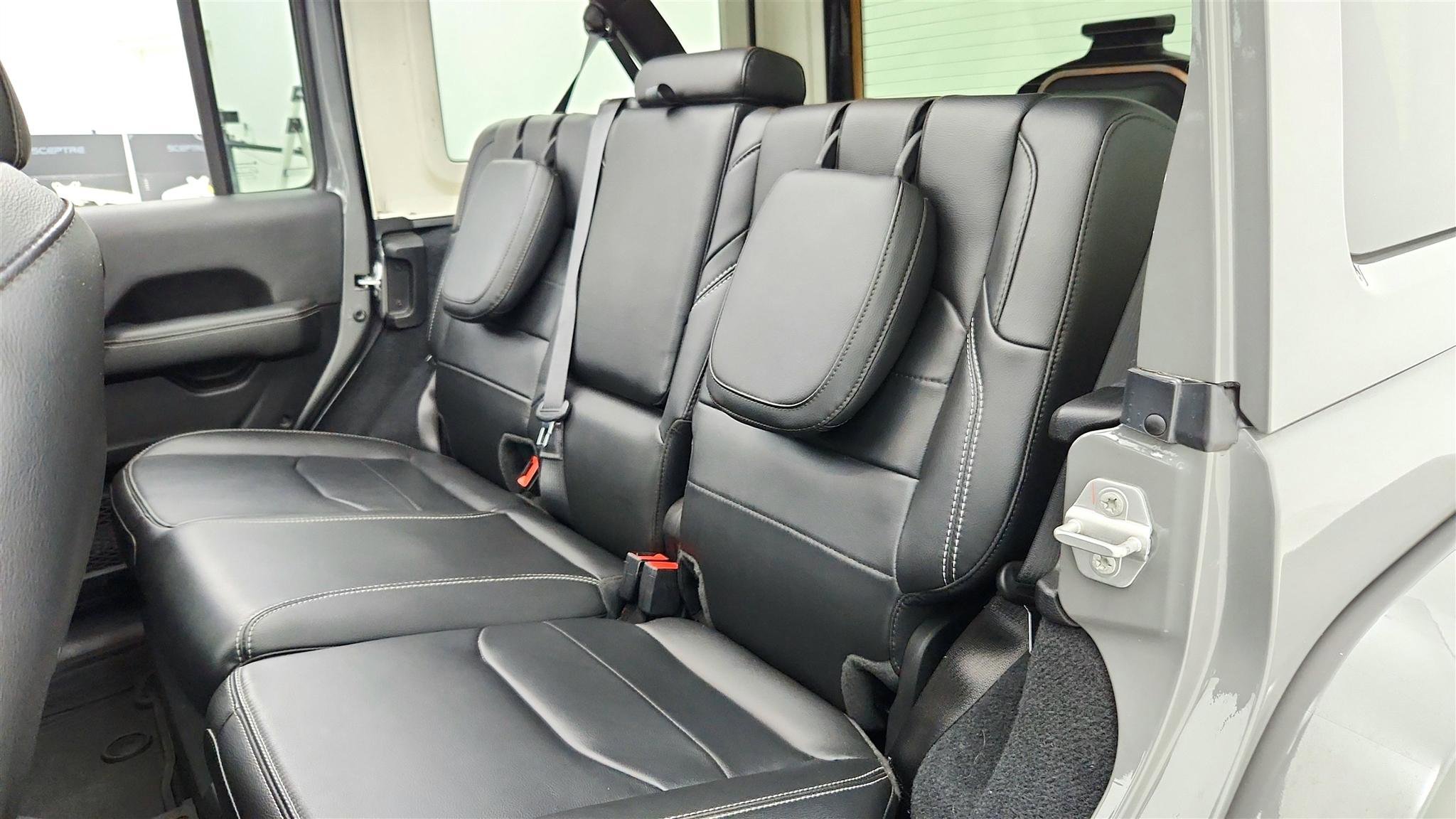 Used 2023 Jeep Wrangler Unlimited Sahara w/ Cold Weather Group AWD/4WD image 33