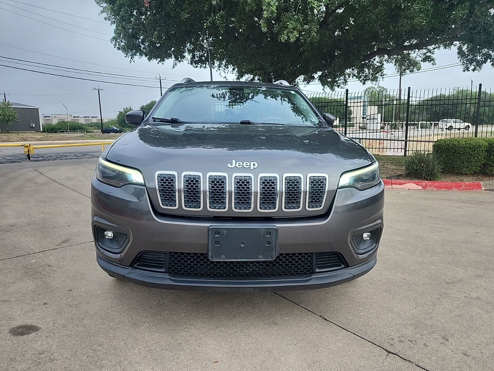 Used 2019 Jeep Cherokee Latitude Plus AWD/4WD image 8