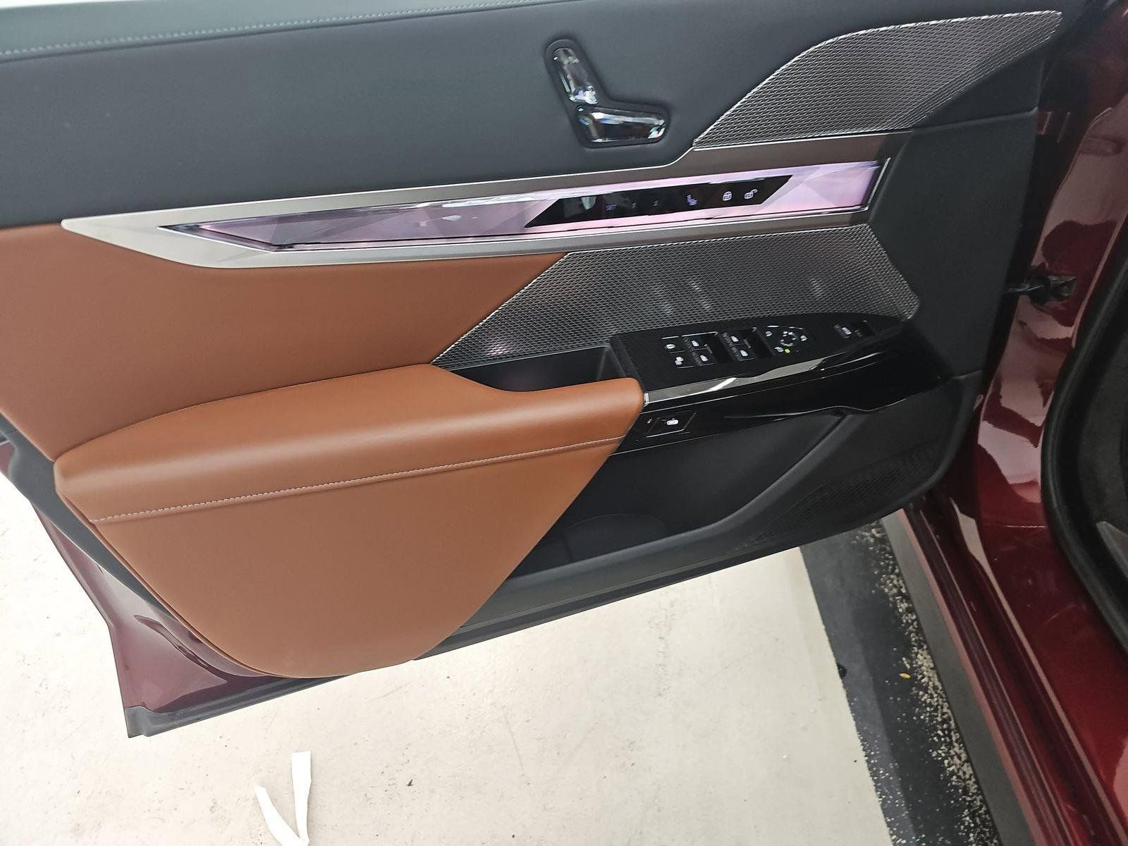 Used 2025 BMW 740i image 10