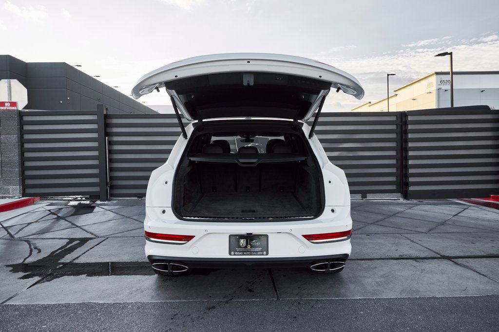 Used 2022 Bentley Bentayga image 15