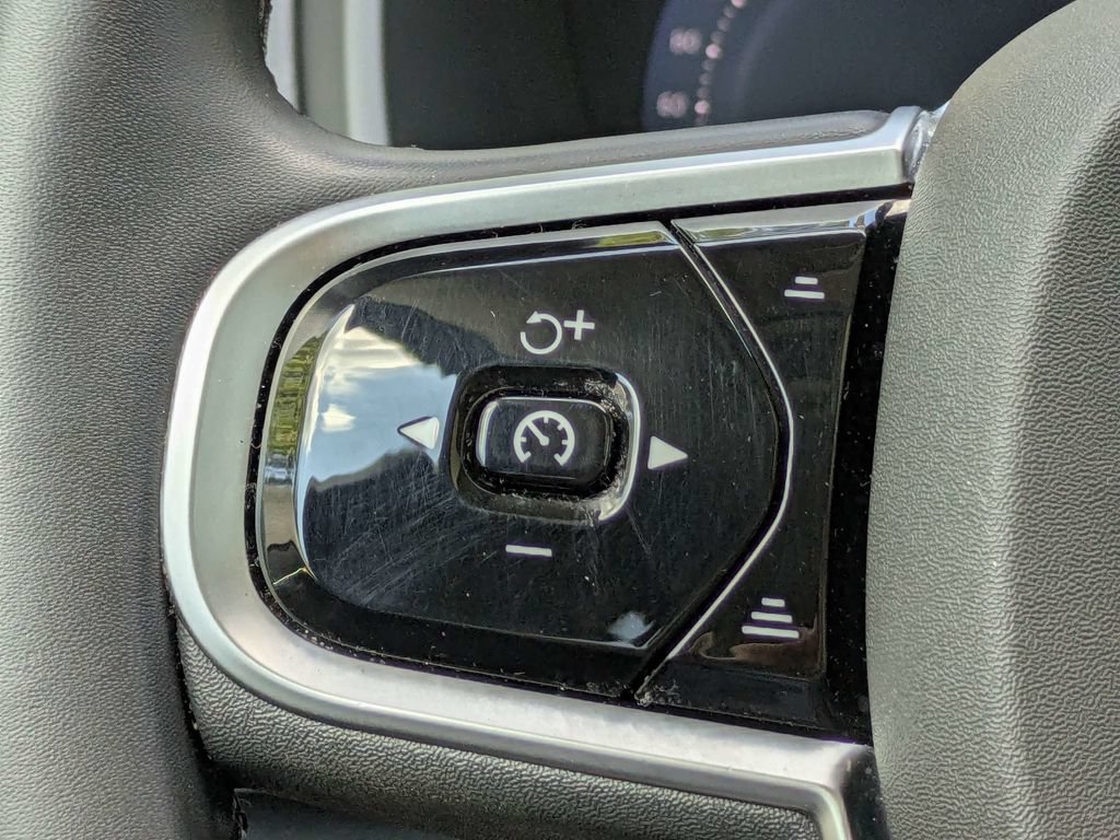 Certified 2025 Volvo XC90 B5 Core AWD/4WD image 27