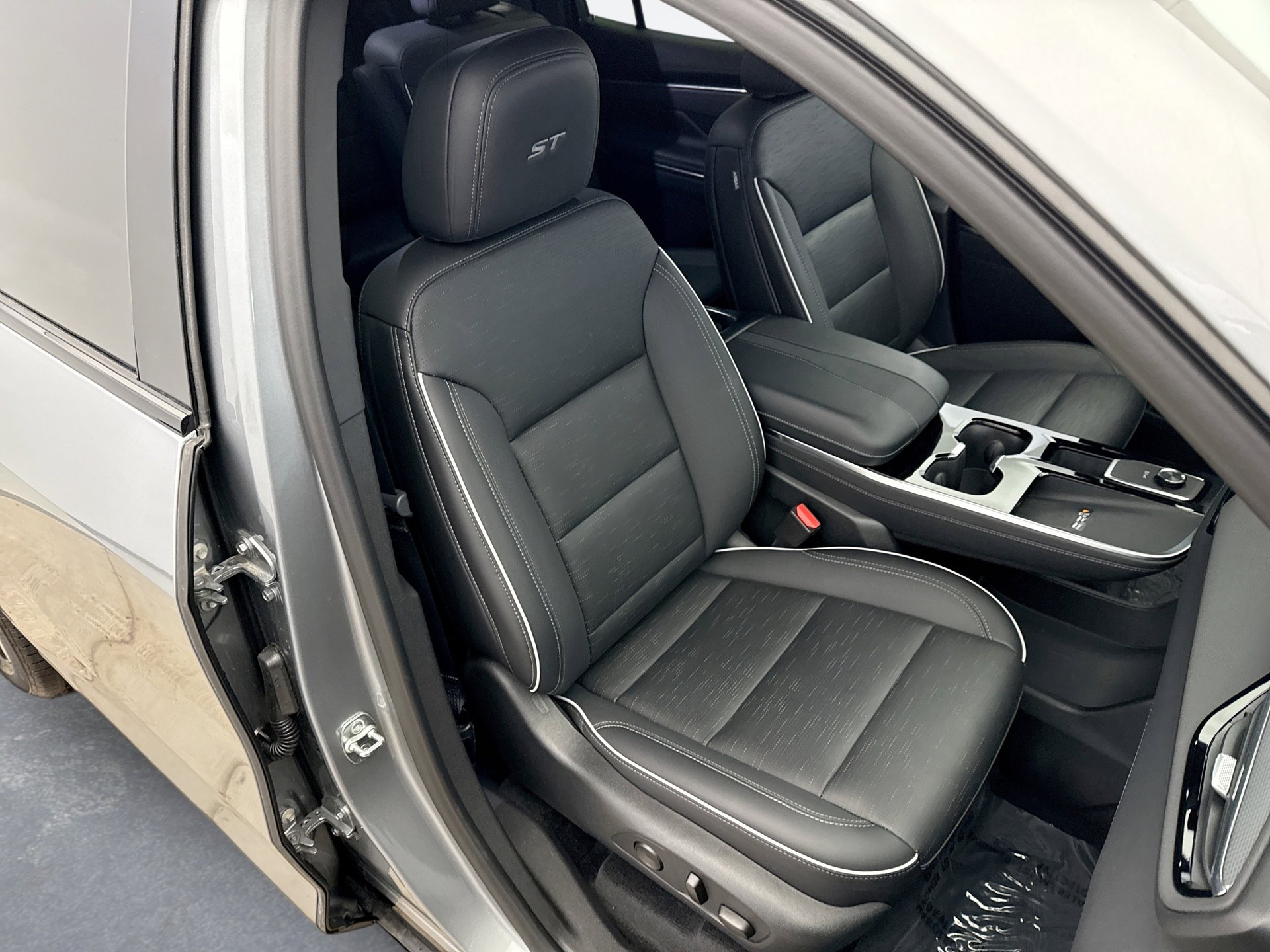 Used 2025 Buick Enclave Sport Touring image 16