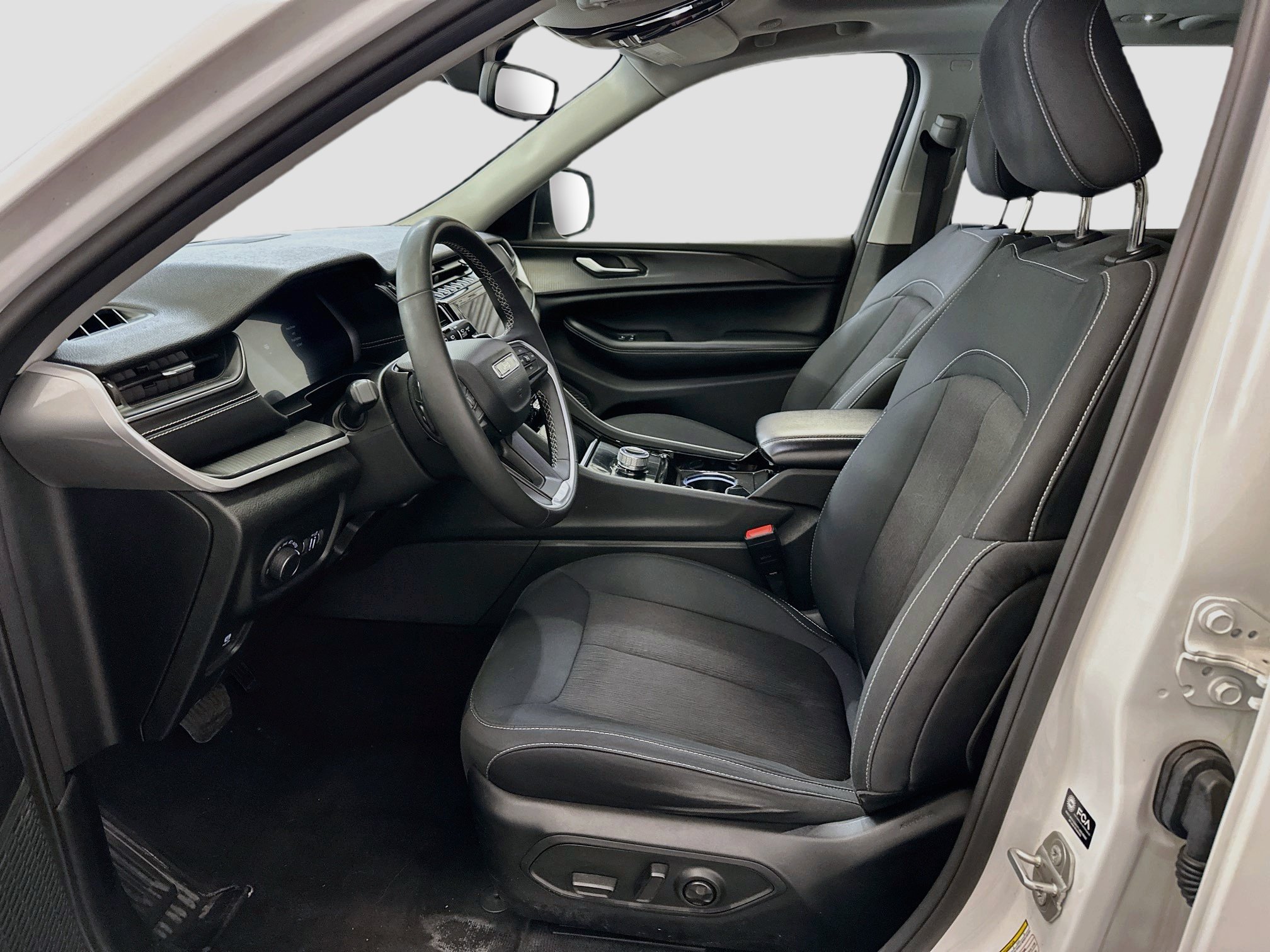 Used 2023 Jeep Grand Cherokee Laredo w/ Luxury Tech Group I AWD/4WD image 13