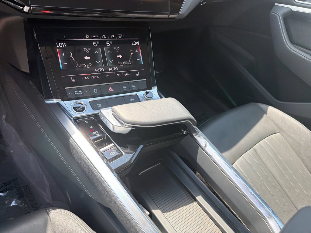 Used 2022 Audi e-tron Premium AWD/4WD image 30