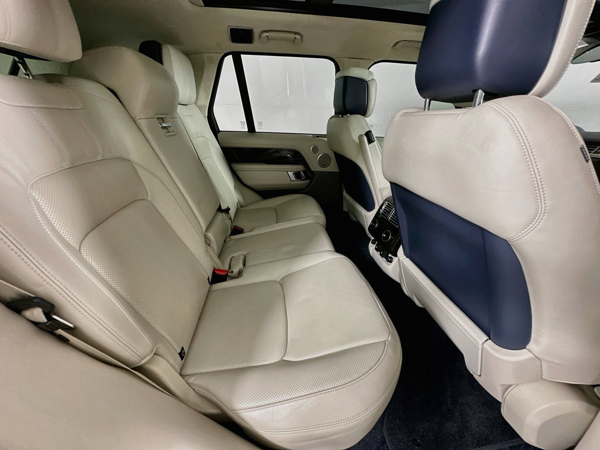 Used 2018 Land Rover Range Rover Supercharged AWD/4WD image 29