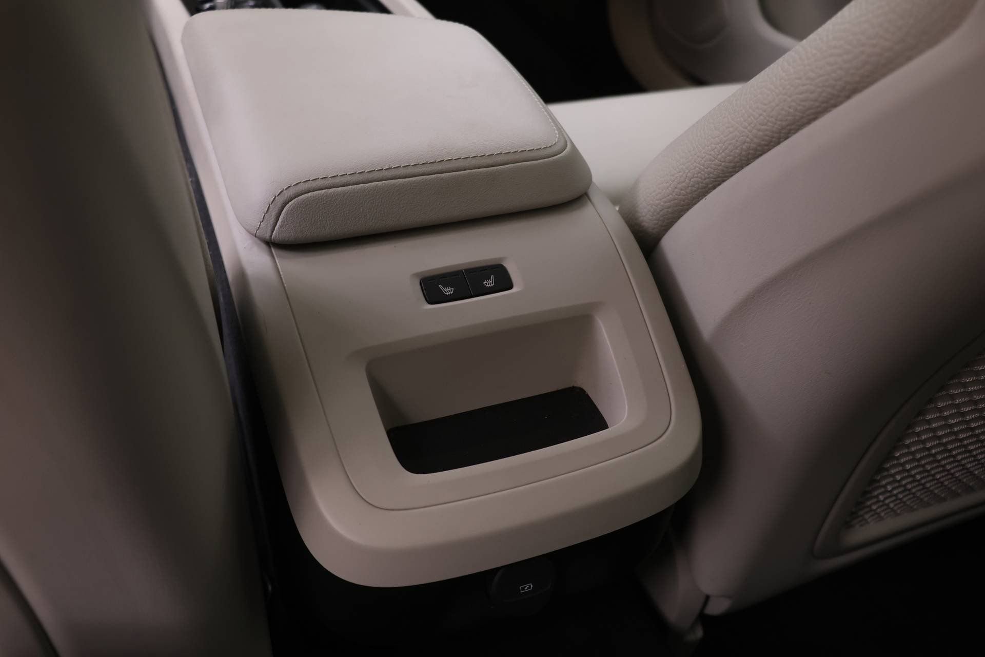 Certified 2023 Volvo V60 B5 Cross Country Plus w/ Climate Package image 15