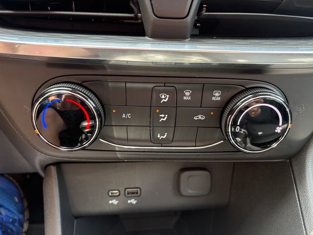 Used 2024 Buick Encore GX Preferred FWD image 3