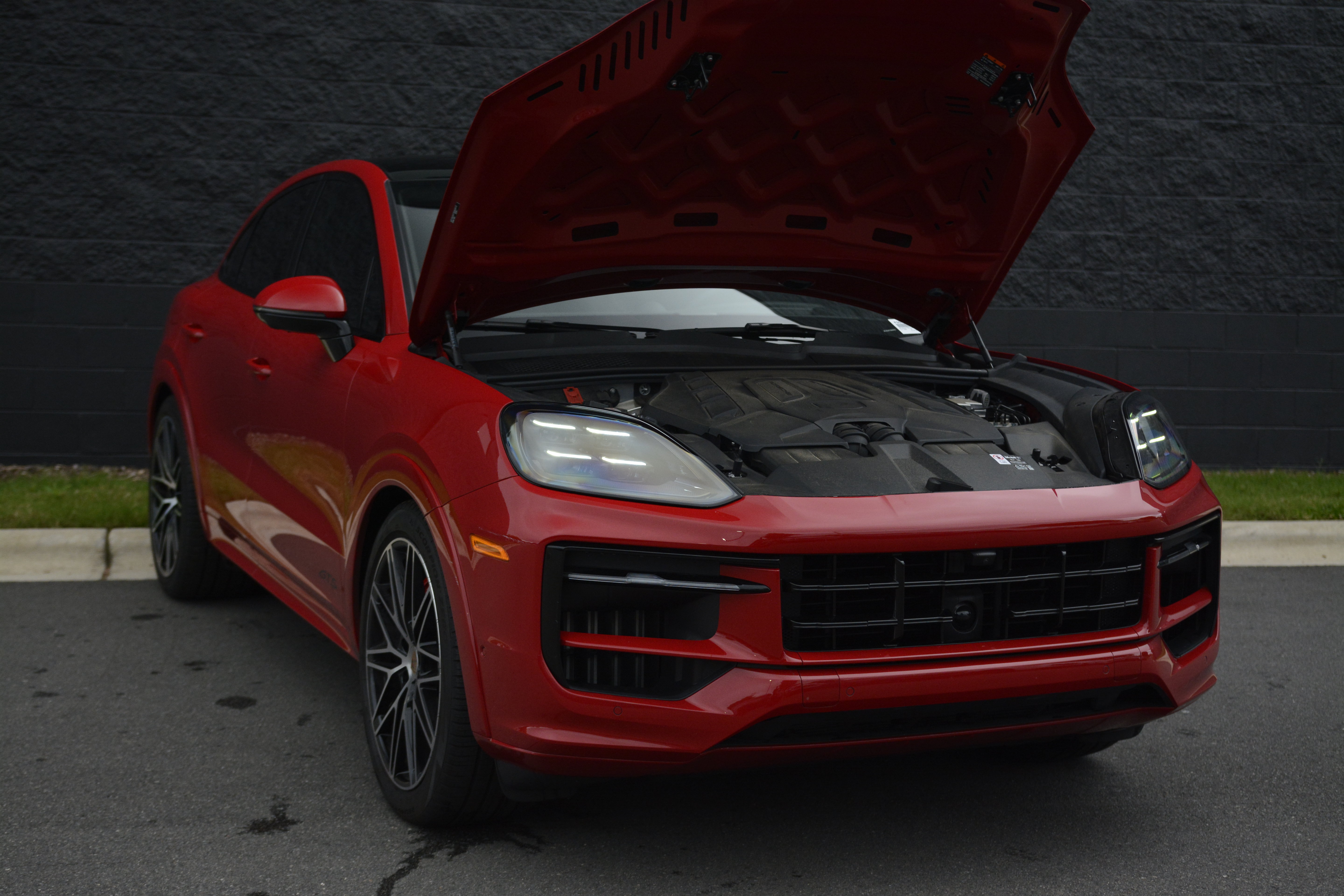 Certified 2025 Porsche Cayenne GTS AWD/4WD image 38