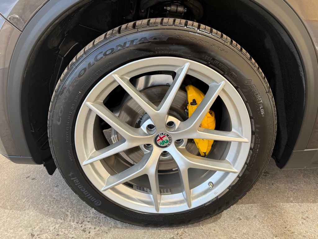 Used 2019 Alfa Romeo Stelvio Ti Lusso w/ Quick Order Package 22X Lusso AWD/4WD image 11